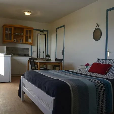 3 Places- Mont-saint-michel- La Taniere Le Tombelaine * Pontorson