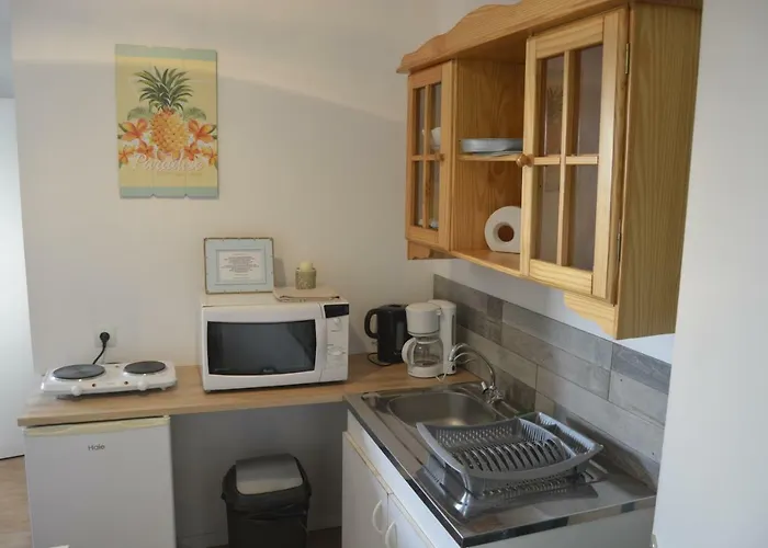 3 Places- Le Tombelaine La Taniere Le Mont Saint Michel Pontorson